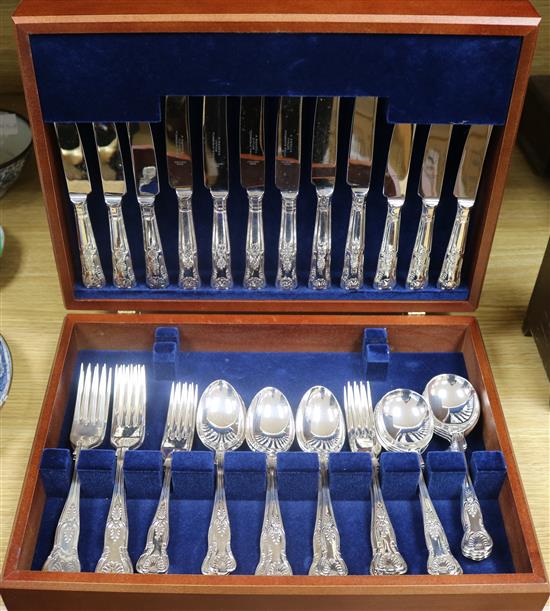 A canteen of Sheffield silver-plated Kings pattern flatware, setting for six (mint condition)
